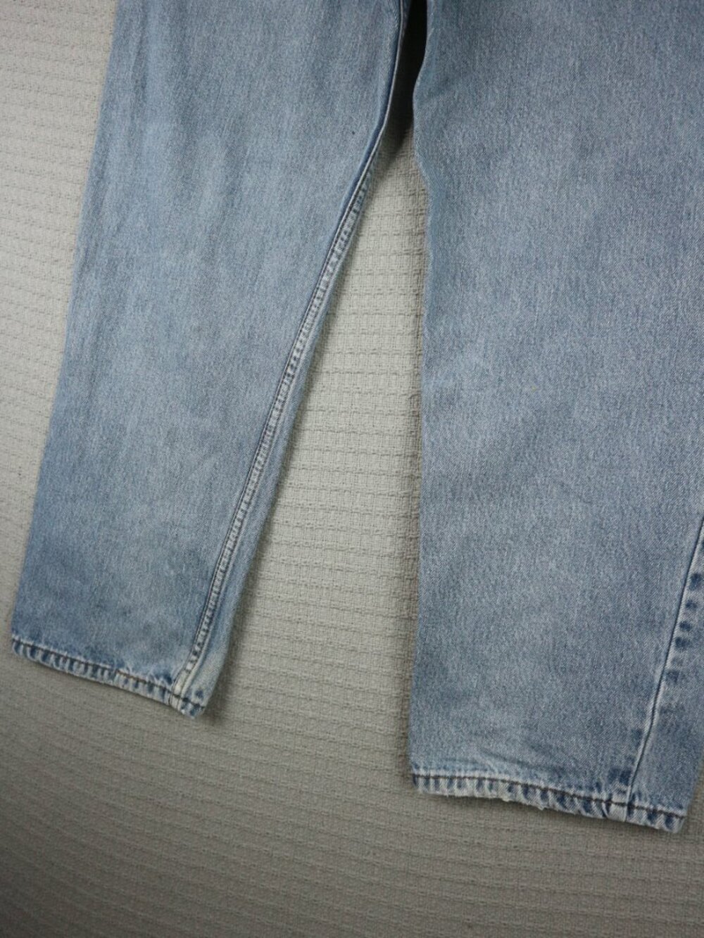 Levi's Relaxed Fit Light Wash Denim Jeans Vintage 35x27.5 - Picture 6 of 9